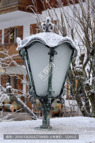 白雪覆蓋的燈籠