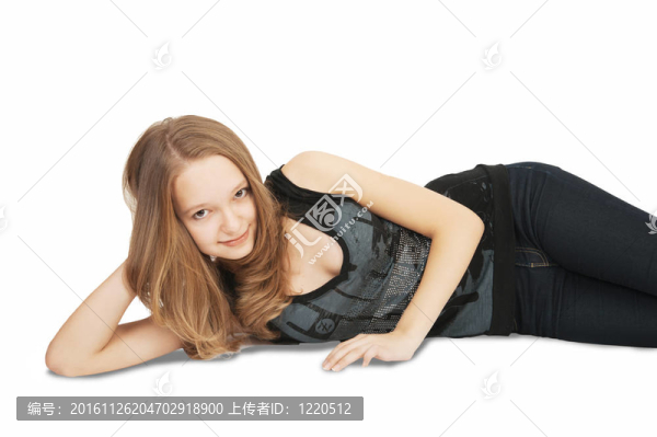 一個(gè)在白色背景下孤立的女孩的肖像