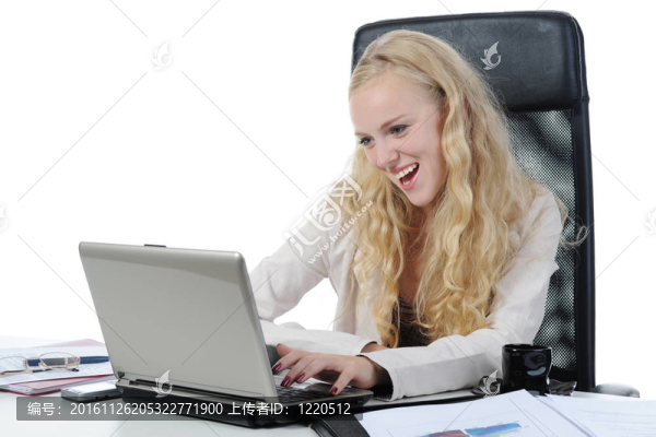 辦公室里的金發(fā)女郎