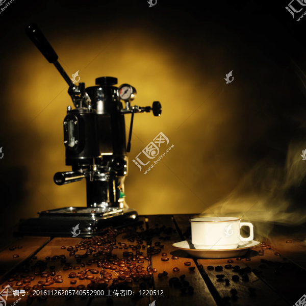一杯咖啡和咖啡機