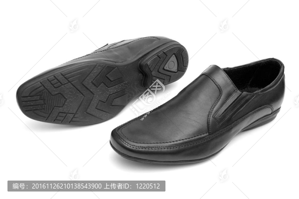 一雙黑色的男人的鞋