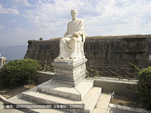 腓特烈·諾斯的雕像；Kerkyra