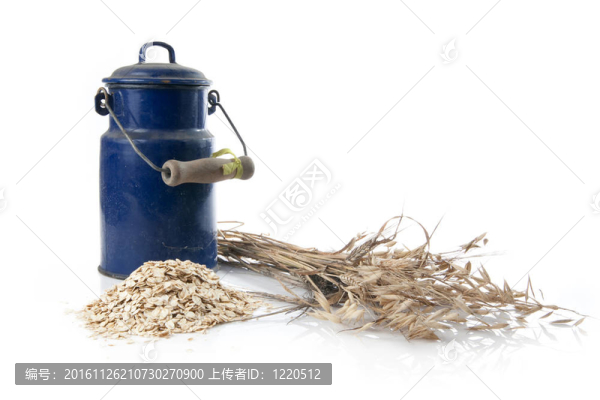 燕麥和葡萄牛奶