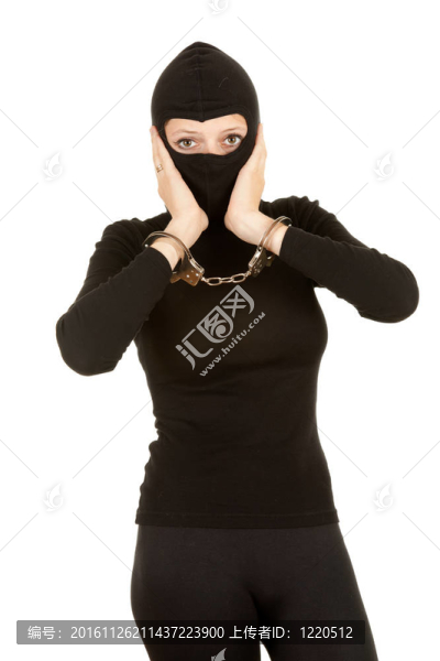 戴上手銬的女小偷在黑色帽子白色背景