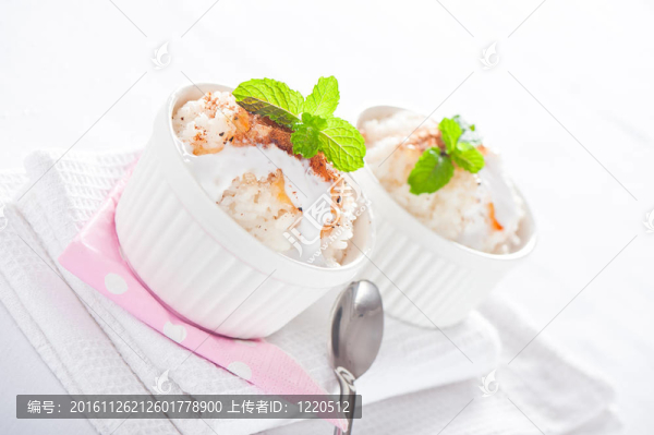 易甜點心-牛奶米飯