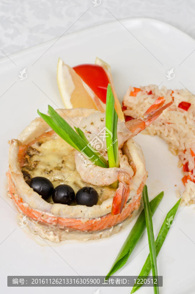 魚和米飯和蔬菜