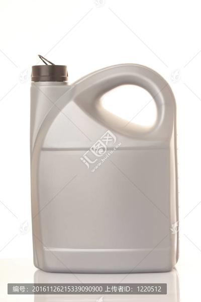 可以在白色的汽車發(fā)動機機油