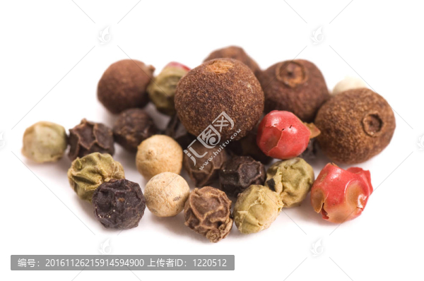 胡椒孤立在白色背景