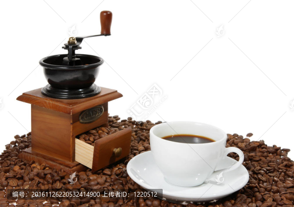 在白色的舊咖啡磨咖啡杯