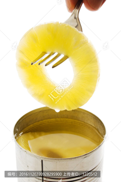 叉子上的菠蘿片