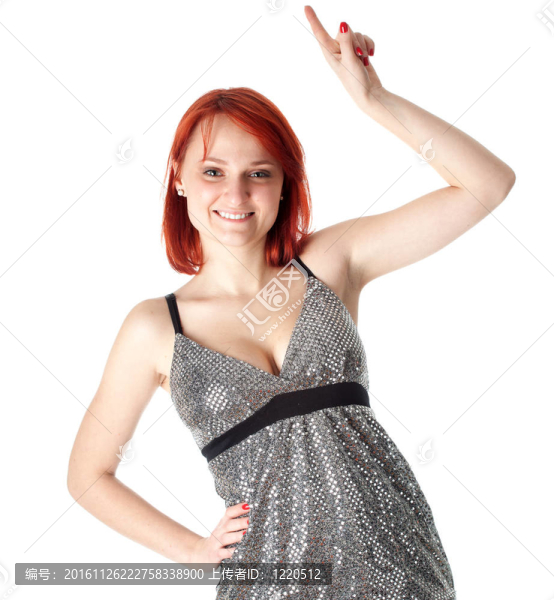 年輕的紅發(fā)女人在優(yōu)雅；灰色的衣服指向