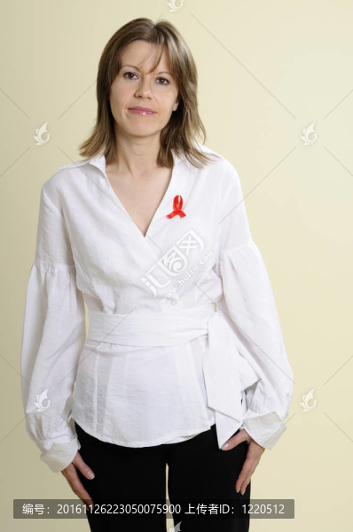 紅絲帶的女人
