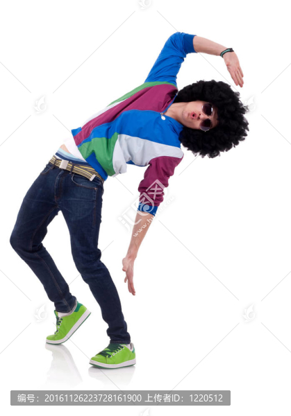 年輕時(shí)髦的男子冒充