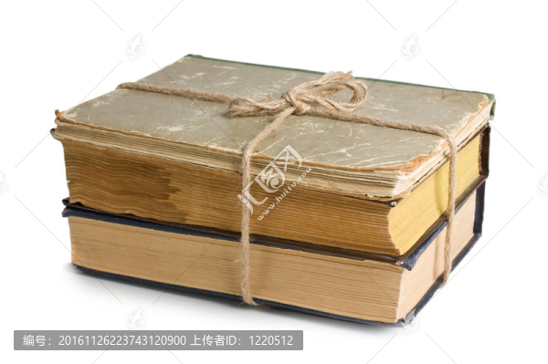 用繩子捆著的舊書堆