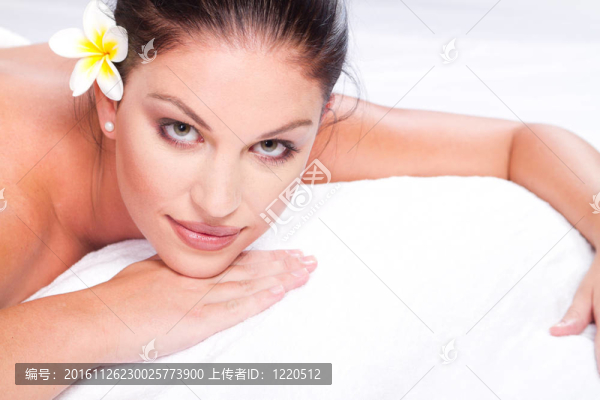 溫泉沙龍的女人