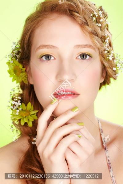 美麗的紅發(fā)女孩