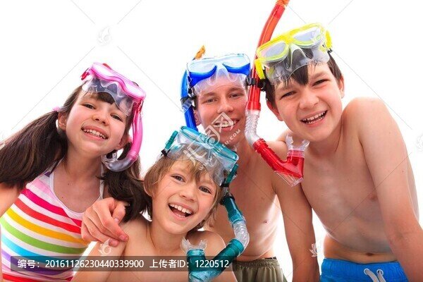 有浮潛快樂的孩子