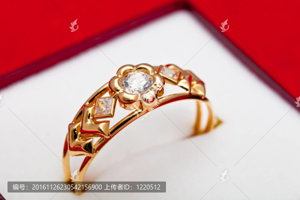 金戒指，鑲嵌白色氧化鋯