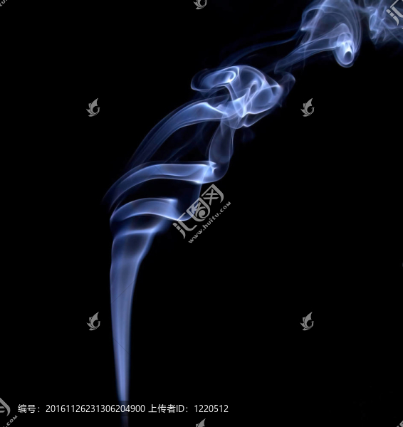 黑色背景上升起的煙霧