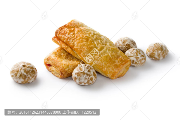 白色背景上的小圓面包