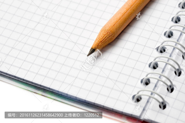 白色背景下的記事本
