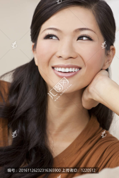 美麗的中國東方亞洲女人微笑