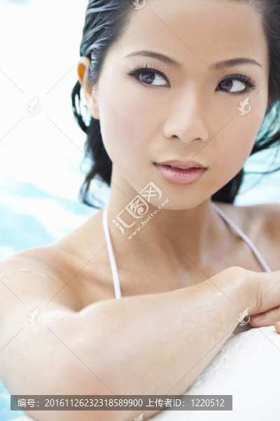美麗性感中國東方亞洲女子游泳池