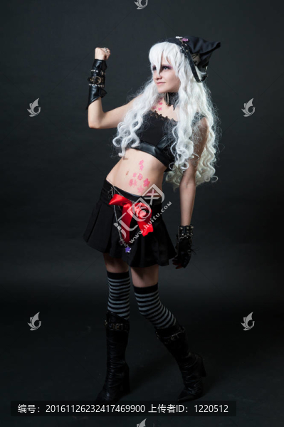 女孩在cosplay衣服