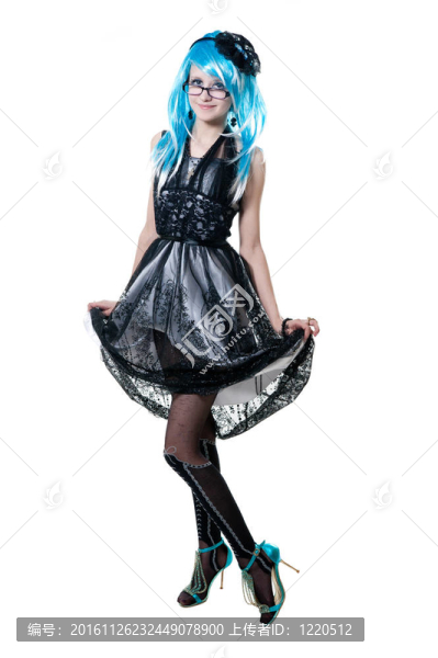 穿黑衣服的漂亮女孩