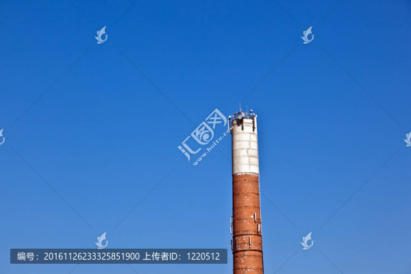 舊廢棄工業(yè)建筑煙囪