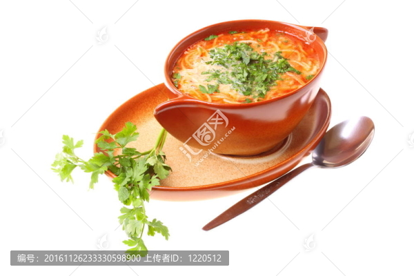 番茄湯；香菜白背景
