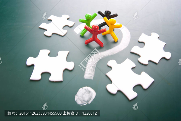 人們被隔離在問號