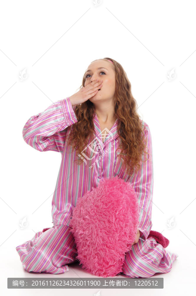女孩穿上白色的