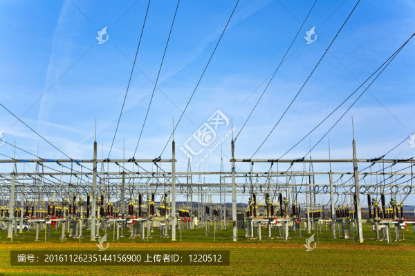 帶天空的電力站
