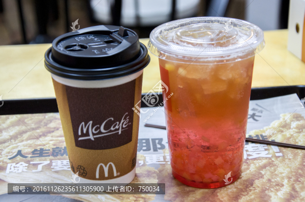 兩杯飲料