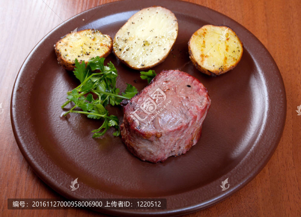 鐵板烤牛肉配土豆