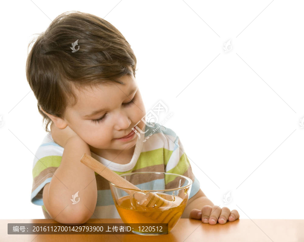 男孩和蜂蜜