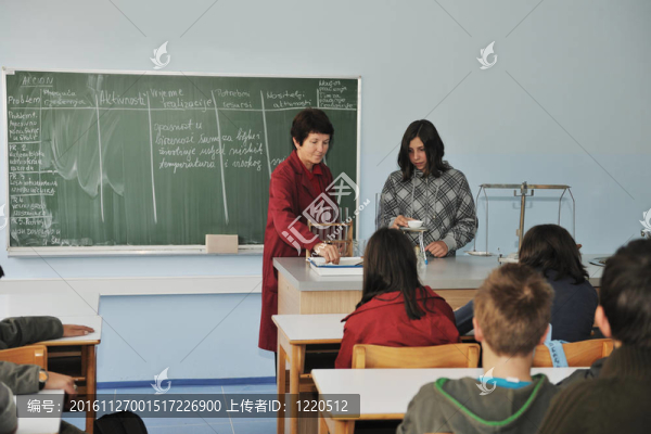 科學(xué)與化學(xué)classees在學(xué)校