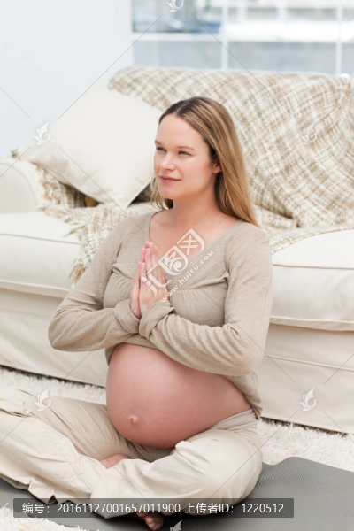 孕婦做瑜伽