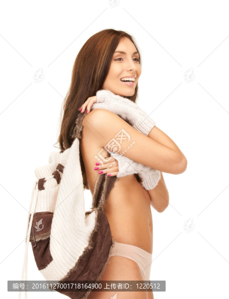 背包在手套的漂亮女人