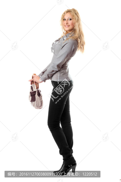 快樂的年輕金發(fā)女郎帶著一個手提包