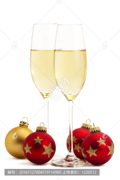 兩杯香檳，白色背景上有一個金色和三個紅色圣誕球