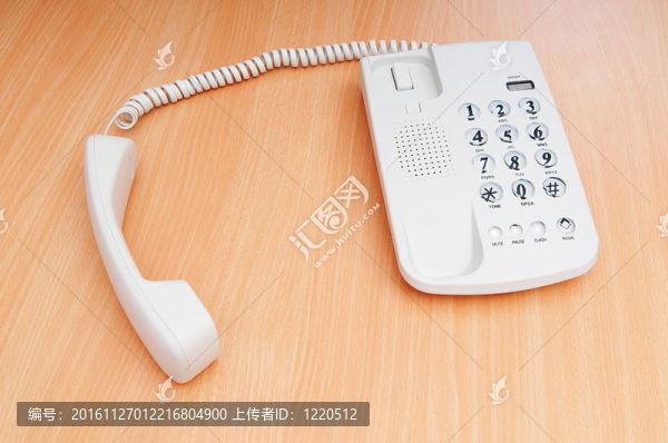 平板表面上的白色辦公電話
