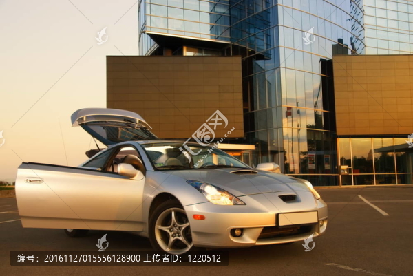 現(xiàn)代運(yùn)動車近辦公樓