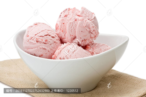 草莓冰淇淋