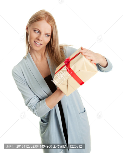 幸福的女人拿著禮品盒