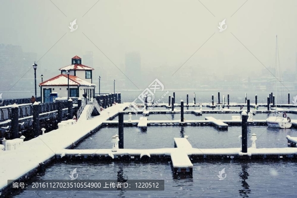 紐約暴風(fēng)雪。在曼哈頓NJ側(cè)視圖