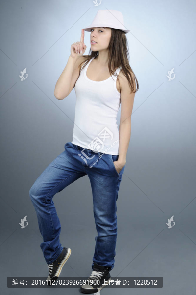 性感的女孩跳舞