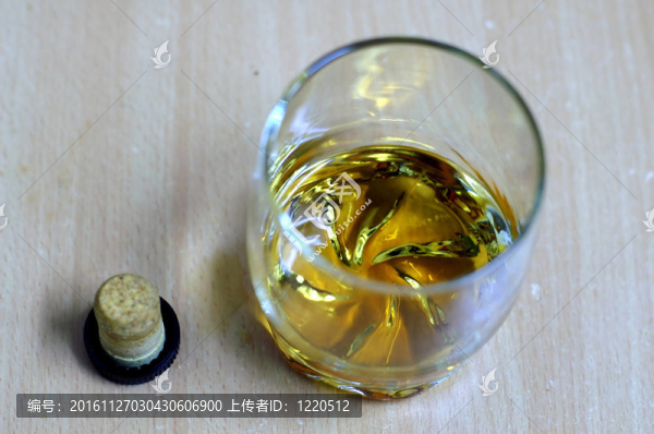 干邑或威士忌酒杯