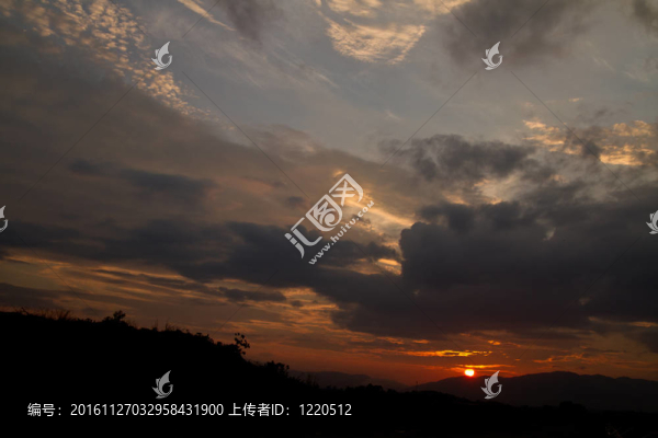 日出云后